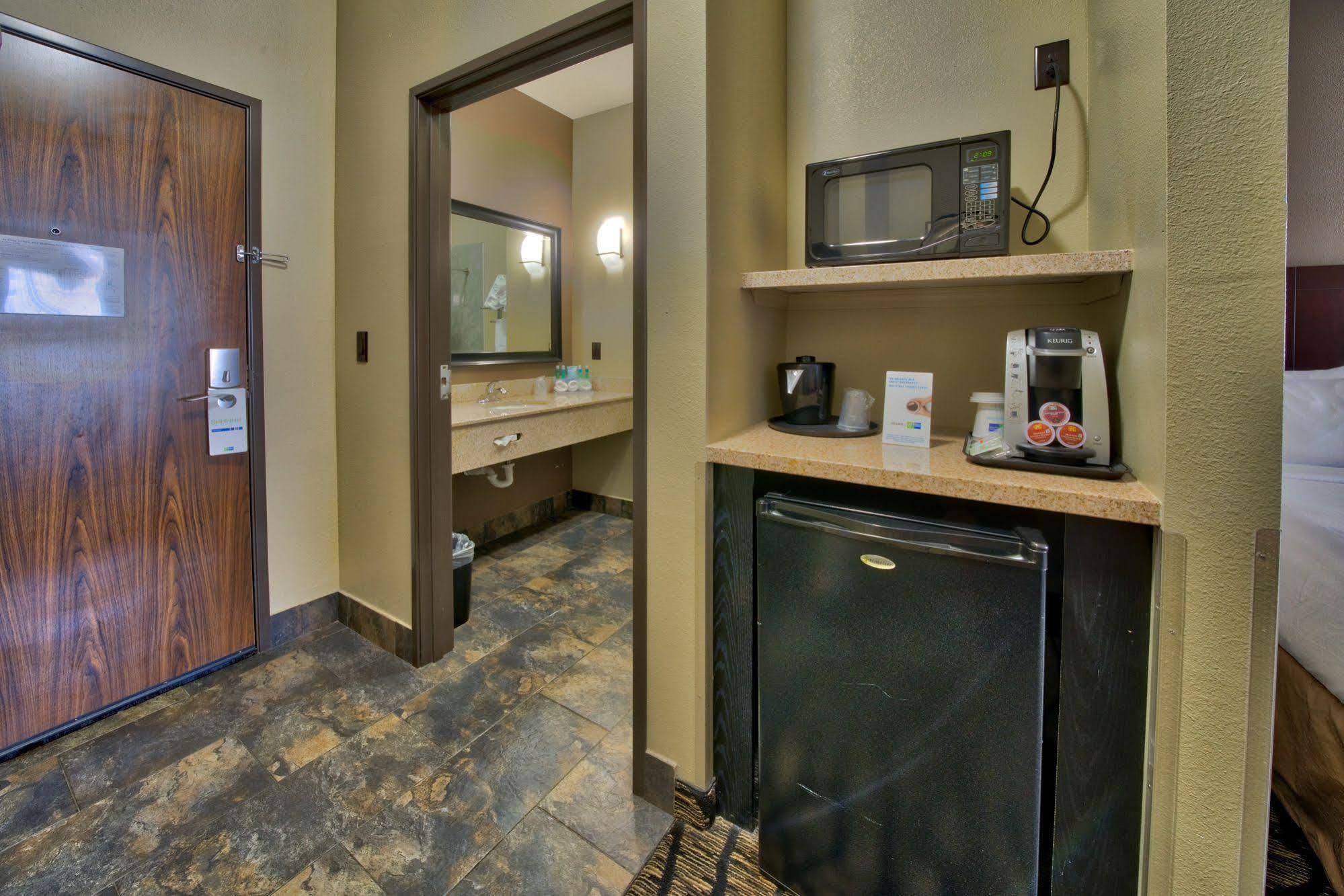 Holiday Inn Express And Suites Lubbock South By Ihg Exteriör bild